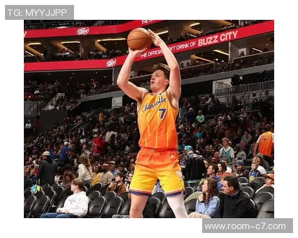 本赛季三分球表现出色的球员名单库里与克尼佩尔领衔80记以上命中率超40