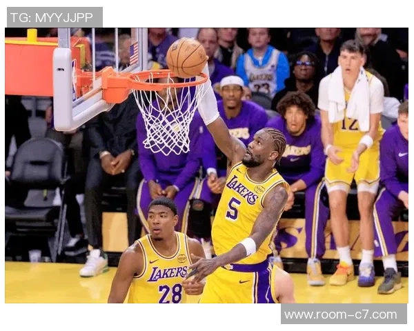 从问题状元到更衣室领袖艾顿在湖人重拾自信与归属感